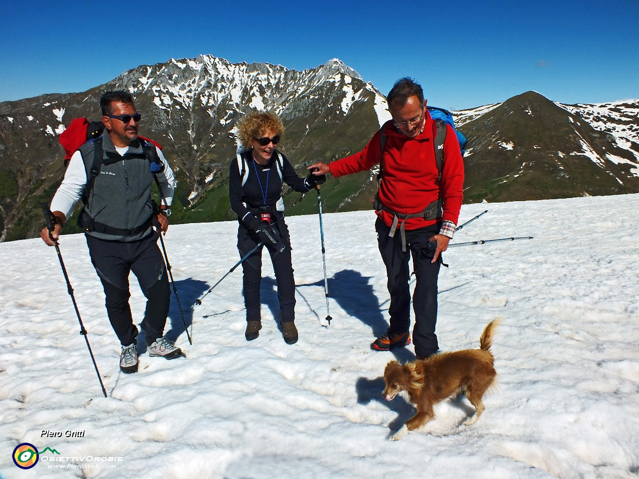 12 In posa sullo sfondo del Menna.JPG